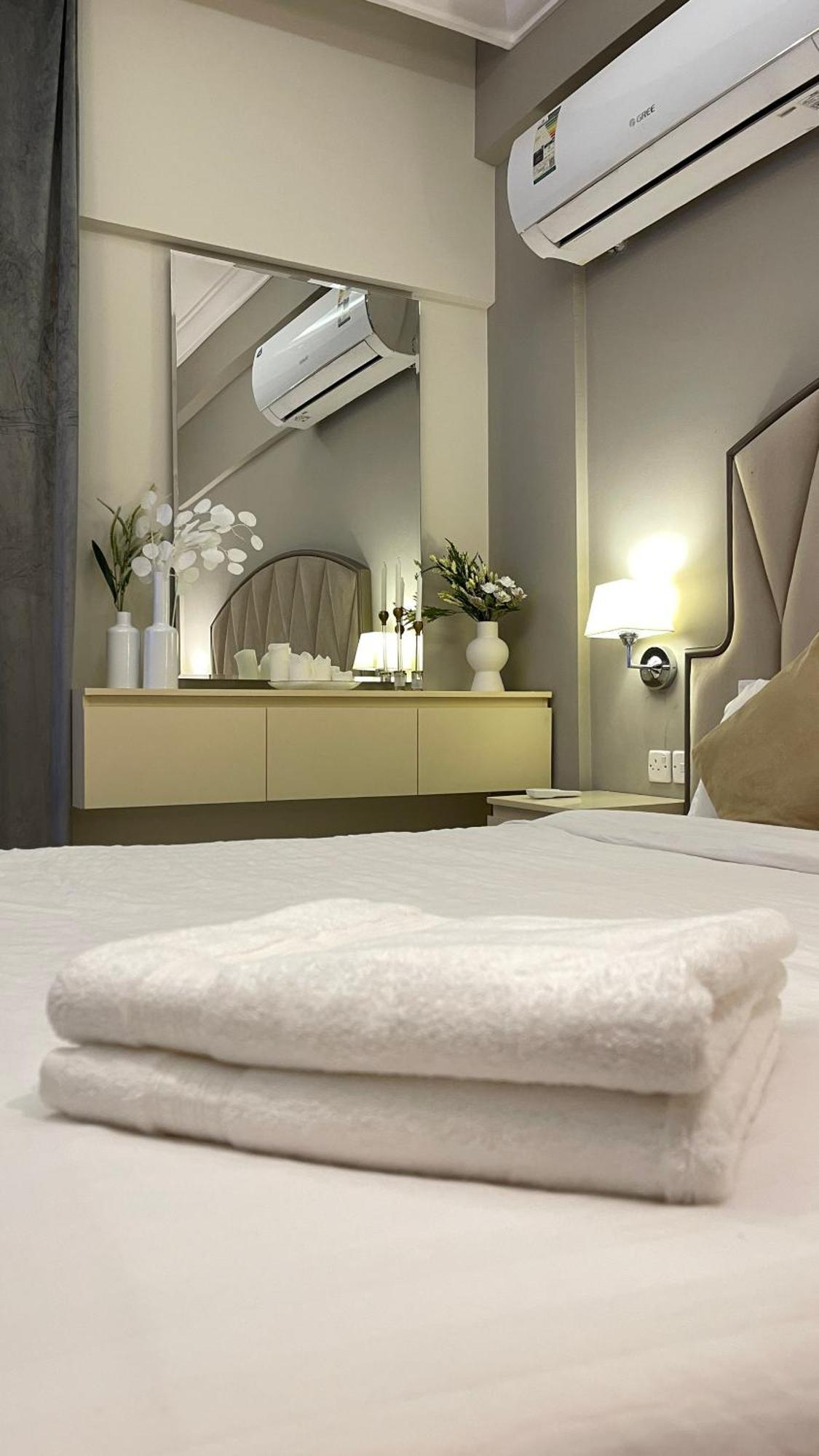 L1 Ivory Elegance With Kitchen Apartment