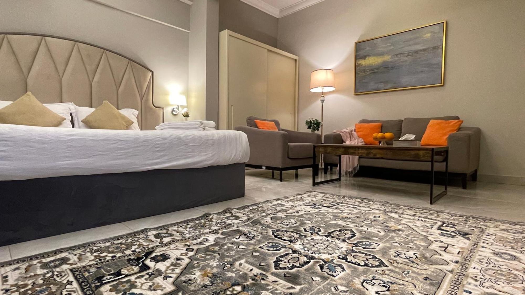L1 Ivory Elegance With Kitchen Apartment *