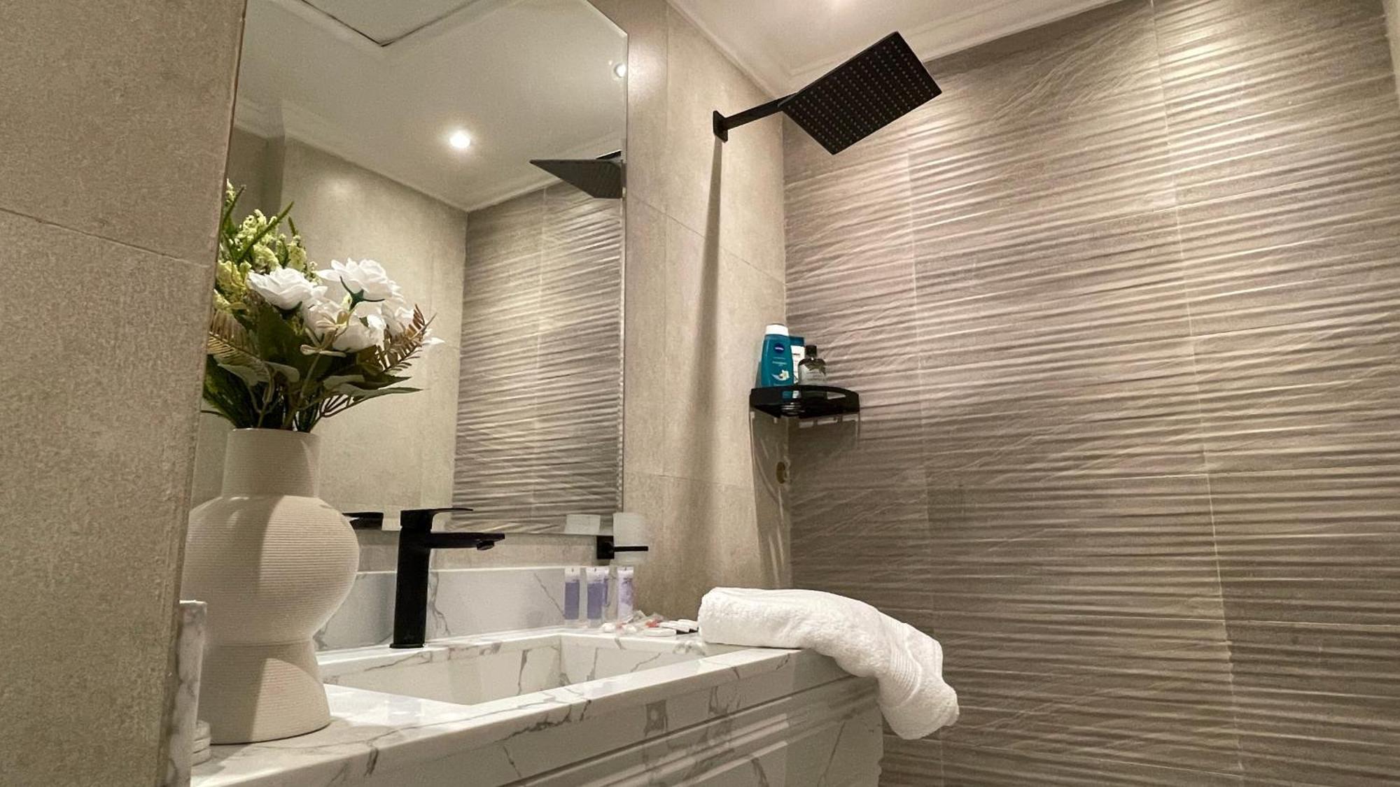 L1 Ivory Elegance With Kitchen Apartment Riyadh