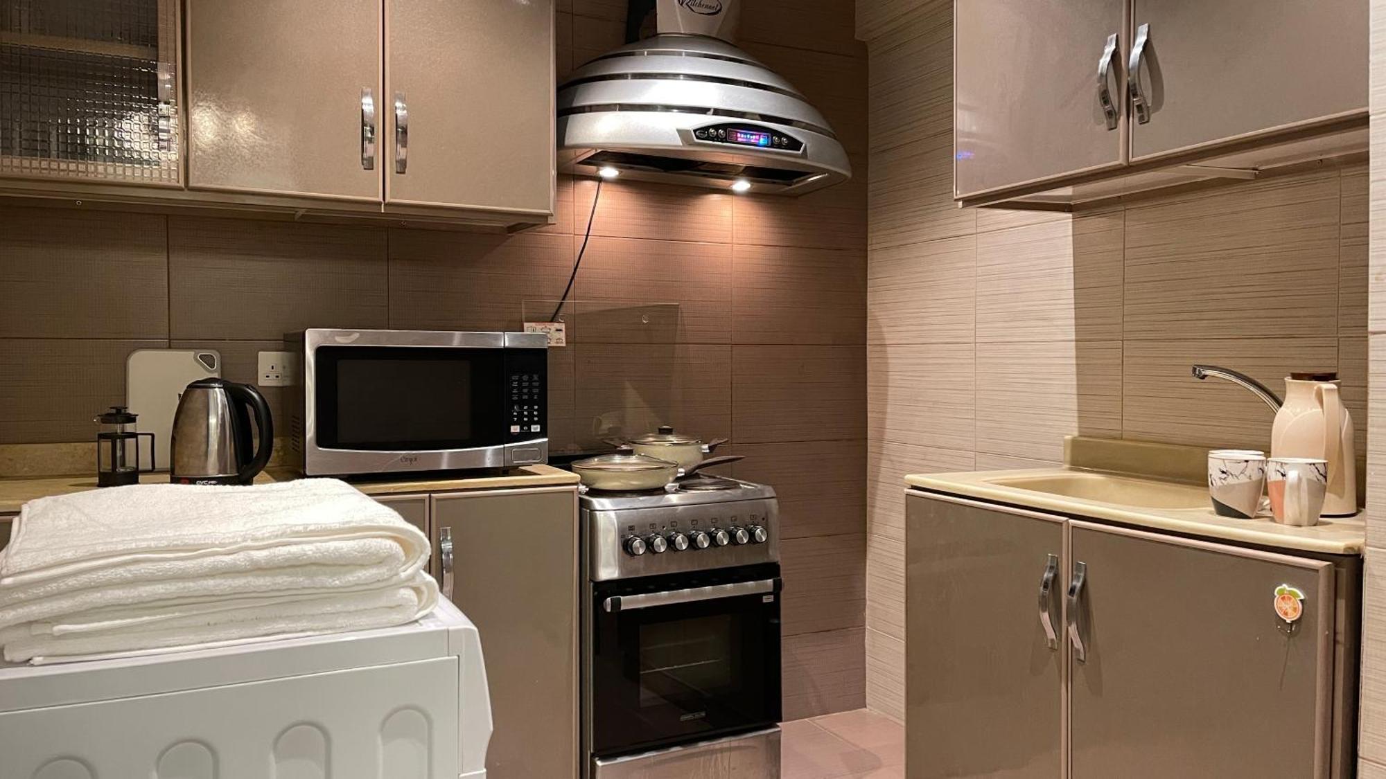 L1 Ivory Elegance With Kitchen Apartment *